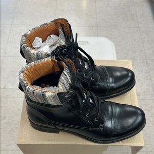 Taos Captain Footwear Black Heeled Boots with Durable Construction